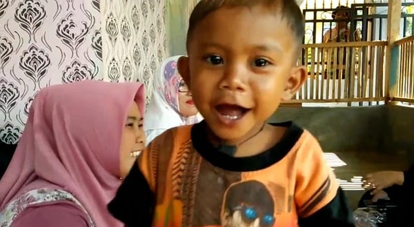 2. Курить Рап начал приблизительно 2 месяца назад — подбирал окурки с пола у продуктового ларька, которым владеет его мать, а старшие дети «давали ему огоньку».