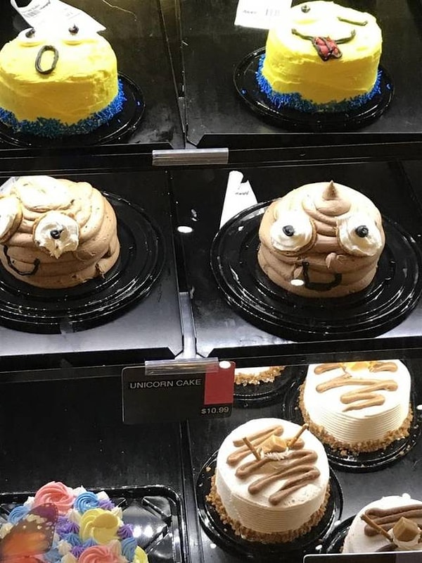 1. Вот эта вот какашка с глазами в среднем ряду заявлена как торт "Единорог"