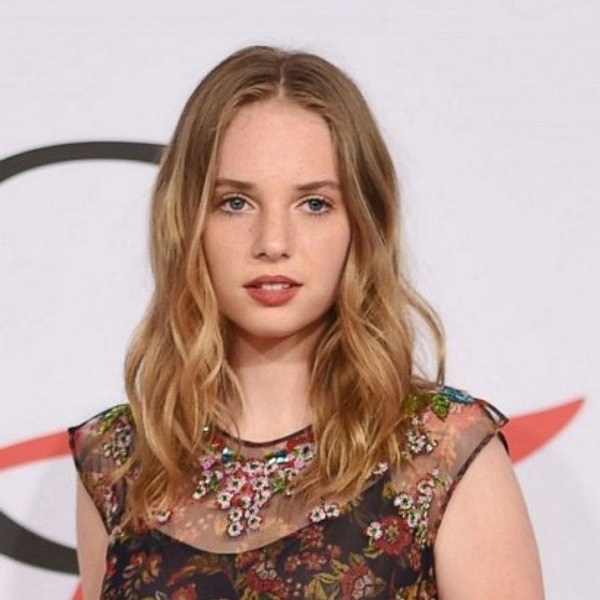 5. А далее был третий сезон популярного сериала Netflix "Очень странные дела", в котором девушка тоже сыграла