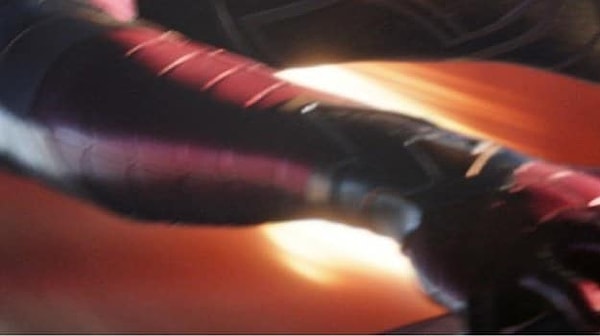 9. Чья это рука?