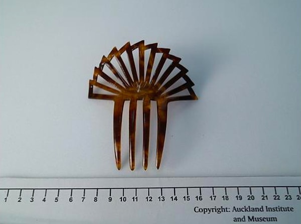 9. Целлюлоидные гребни для волос могли взорваться