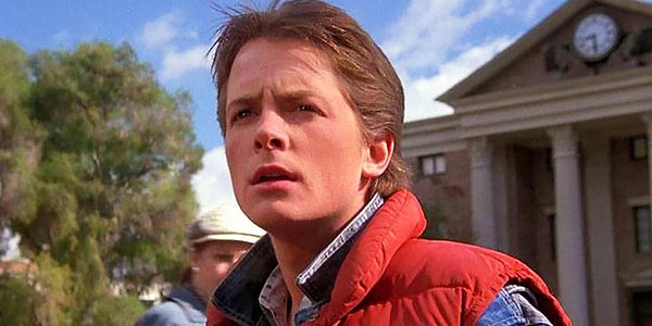 1. Как зовут этого "путешественника из будущего"?