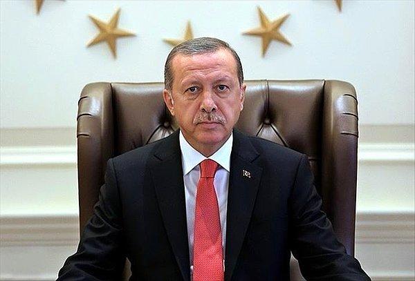 Kamu kurum ve kuruluşlarının temsilcileri, fotoğraf stüdyolarına giderek, genelgede belirtildiği gibi, Cumhurbaşkanı Recep Tayyip Erdoğan'ın, 50 x 70 santimetre ebadındaki renkli portrelerini yaptırıp, birimlerin girişine asıyor.