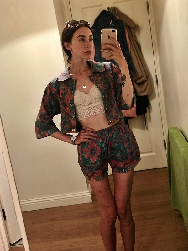 3. Пойти в университет в Лондоне было большим шагом для нее, к тому же ей приходилось самостоятельно заботиться о себе, и она редко бывала дома.