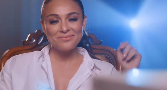 Ziynet Sali – Deli Divanenim Şarkı Sözleri