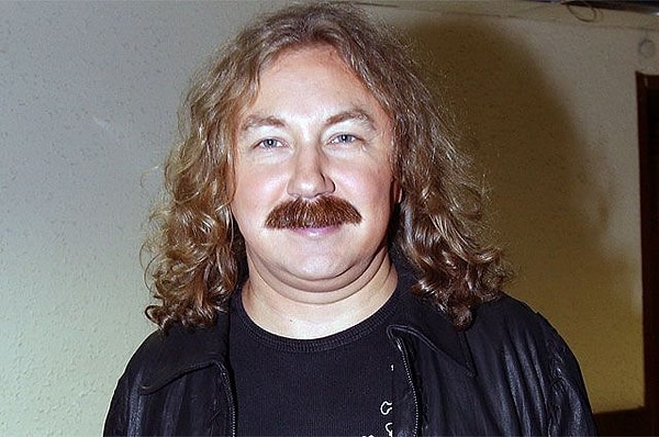 11. Игорь Николаев приехал в Москву из города Холмска (Сахалинская область).