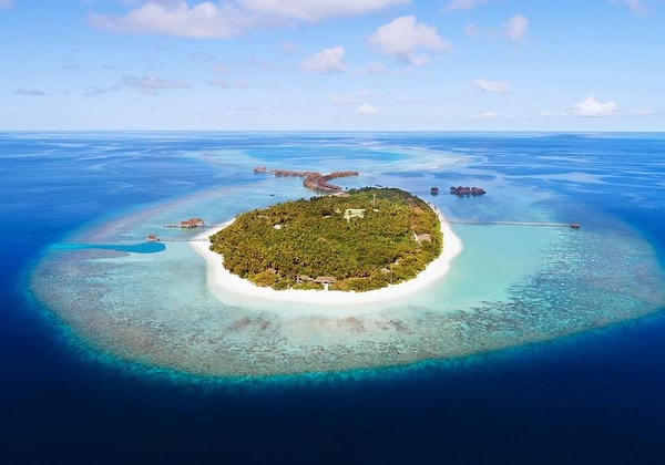 2. 85% острова Ваккару на Мальдивах состоит из рыбьих экскрементов.