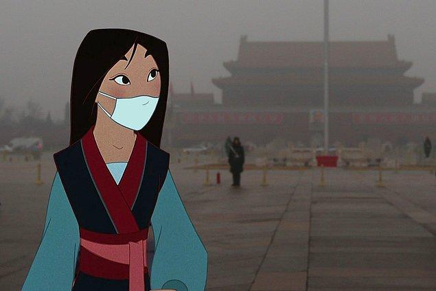 17. Hava kirliliği yüzünden maske takan Mulan