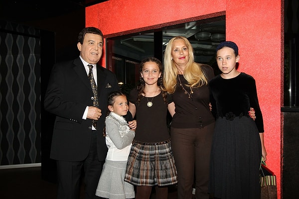 6. Друзья семьи Иосифа Давыдовича очень удручены произошедшим и приносят свои соболезнования родным.