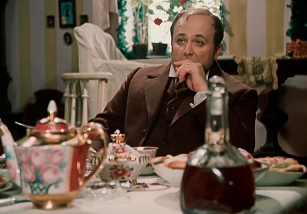 6. Какой алкоголь предпочитали помещики из «Мертвых душ» Николая Васильевича Гоголя?