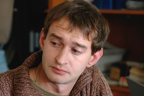 1. Итак, начнем с ранних работ актера: из какого сериала этот кадр?