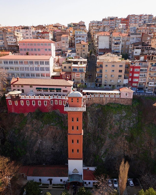 15. 1907 yılında inşa edilen Tarihî Asansör.