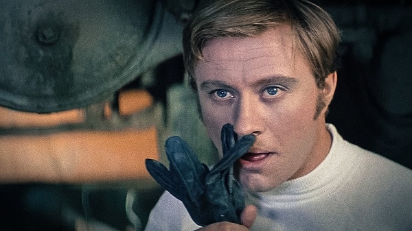 9. И, наконец, как звали этого персонажа фильма "Бриллиантовая рука":