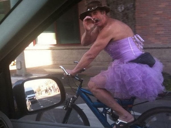 18. На роль медведя из кустов эта "милашка" в платьице подошла бы отлично