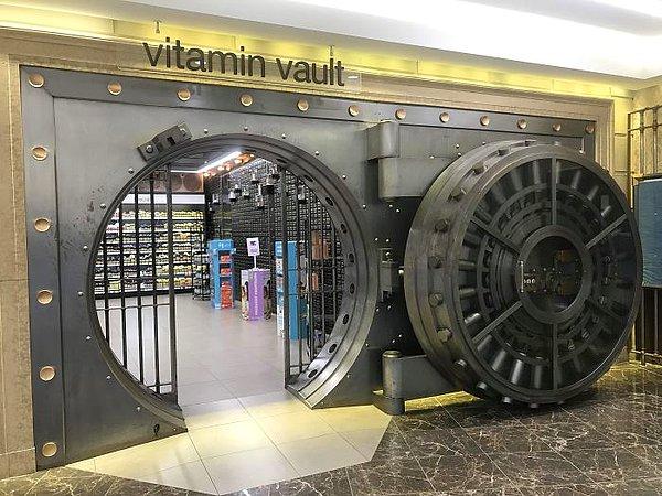 5. "Mahallemde bulunan Walgreens firması, eskiden bir bankaya aitmiş ve banka kasası şu an vitamin bölümü olarak kullanılıyor."