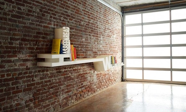 6. Отсутствие книжной полки и книг вообще