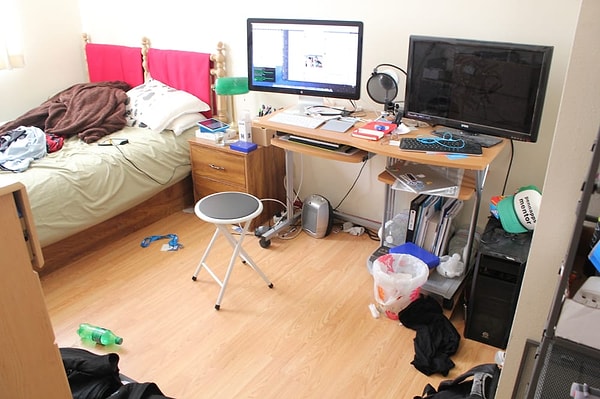 12. Бумажки, флаеры, многочисленные бутылки, крышечки, чеки и другая мелочёвка