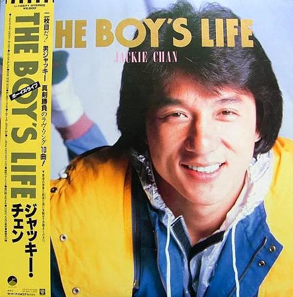 21. Yönetmen ve oyunculuğunun yanı sıra Jackie Chan, ülkesinde çıkardığı albümler ile biliniyor.