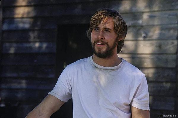 28. Not Defteri'nin Noah karakteri için yönetmenin yakışıklı olmayan birini istemesi üzerine bu role Ryan Gosling seçildi.
