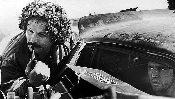 80. 1979 yapımı ilk Mad Max filmi sırasında bütçe sıkıntısı çeken yönetmen George Miller bir kaza sahnesi için kendi arabasını feda etmiştir.