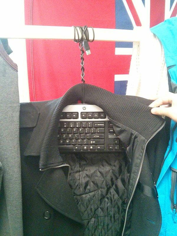 11. Yeteri kadar kıyafet askısı yokken çok fazla eski bilgisayar klavyesi varsa problem çözülmüştür.