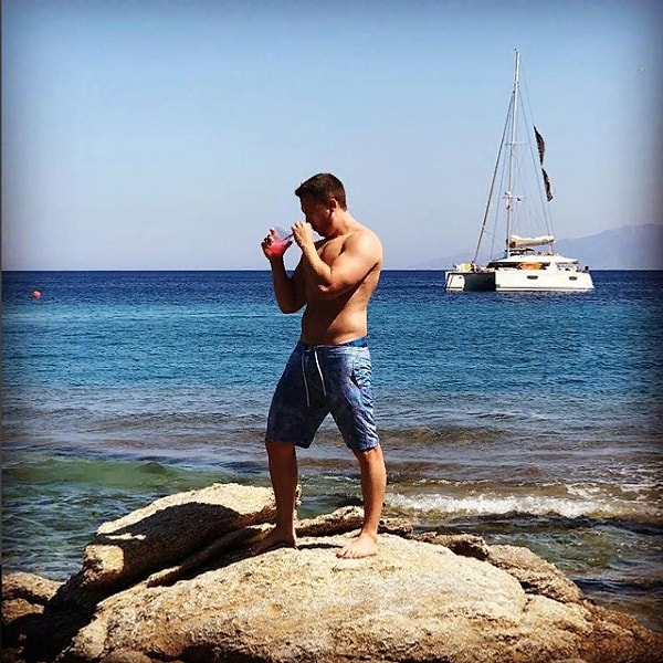 7. "Девушка, которая делала фото у воды, не могла перестать смеяться. Думаю, весь пляж смеялся над нами. Парни некоторых девушек давали нам пять"