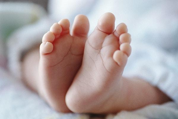 Fakat sonra, bu ufacık minik bebek ayaklarının tatlılığı!