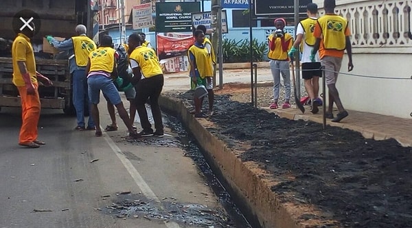 4. В Гане дороги делают из пластмассовых отходов.