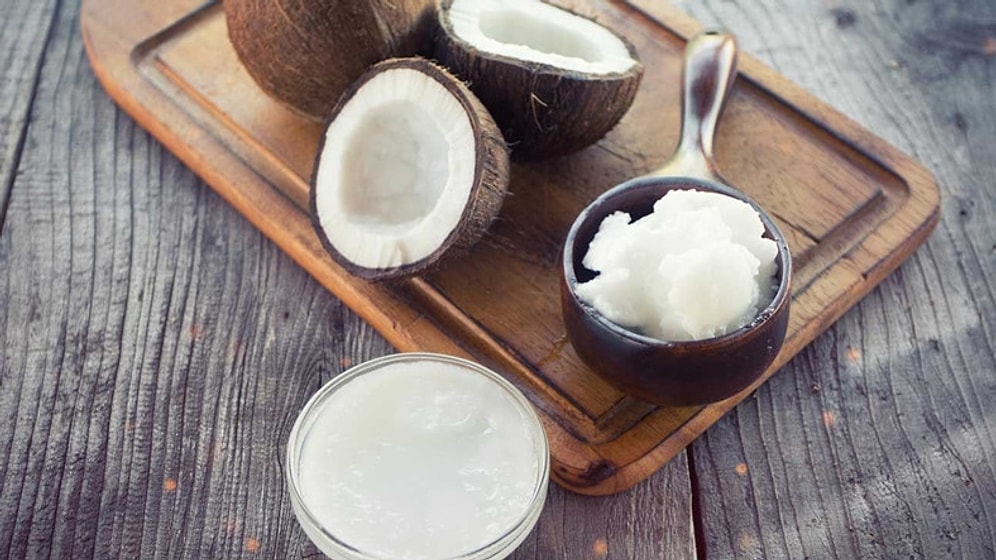 Hayatımızın Baş Köşesine Koymuştuk! Harvard Profesörü Hindistan Cevizi Yağına ‘Katkısız Bir Zehirdir’ Dedi!