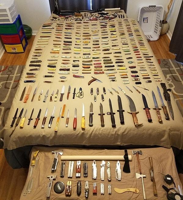 20. "İlk bıçağımı 1971 yılında almıştım. Torunlarıma vermeden ve bazıları kırılmadan evvel 2016 sonbaharında koleksiyonum bu haldeydi. 396 tane bıçak."
