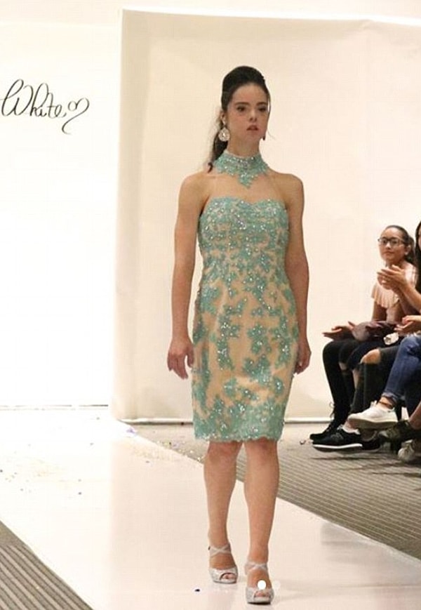 "Я очень счастлива и в восторге от подиума. Я хочу показать всему миру, что препятствий не существует".