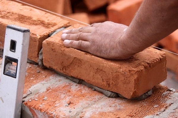 7. Какой рисунок образуется на воде от брошенного в неё кирпича?