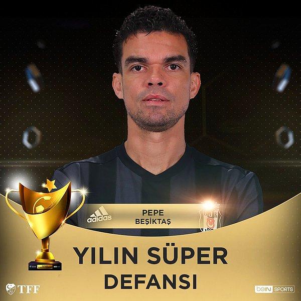 Yılın Süper Defans Oyuncusu: Pepe - [Beşiktaş]