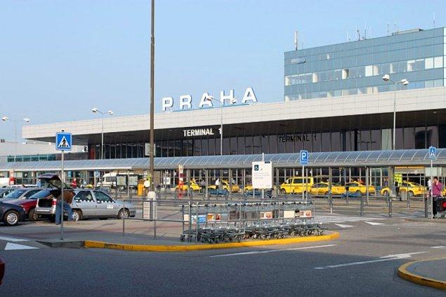 17. Çek Cumhuriyeti'nin ana uluslararası havalimanı Václava Havla'dır, ancak benzer hizmet sunan 6 havalimanı daha var. Ülkedeki toplam havalimanı sayısı ise 46.