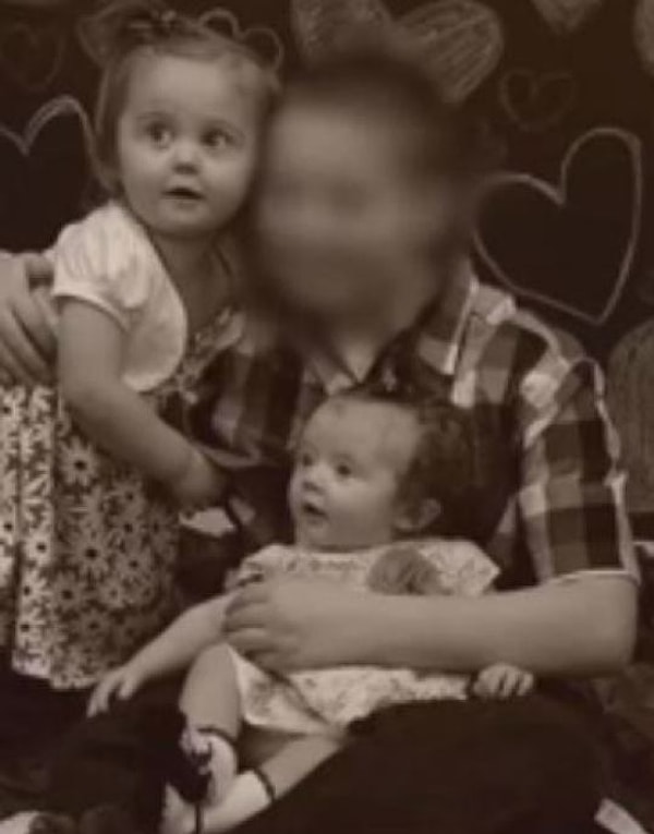 3. Под подозрением полиции оказались все домашние, включая тогда еще 13-летнего брата Дезире, которого также подвергли допросу. Но доказать чью-либо вину не удалось, и дело закрыли.