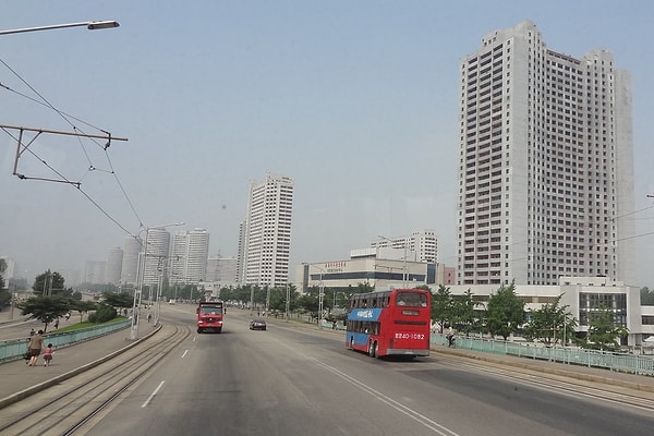 1. Итак, приступим! Чего из этого нет на гербе КНДР?