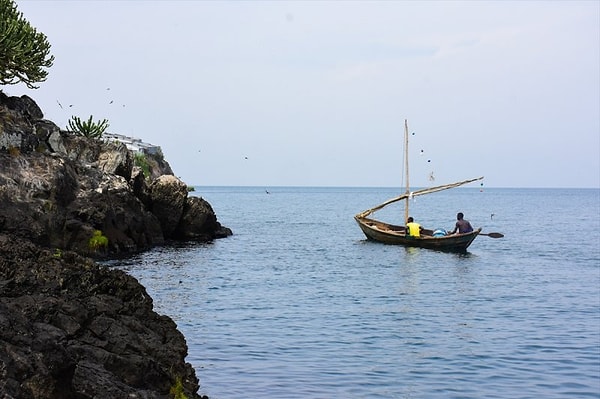 Говорят, что рыболовство здесь процветает, поэтому Уганда с Кенией никак не могут поделить остров между собой.