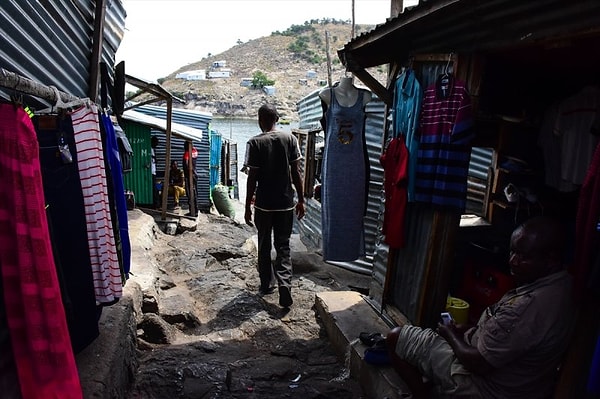 Но кому как. Если спросить самих островитян, то они вряд ли довольны жизнью на таком крохотном и многолюдном острове.