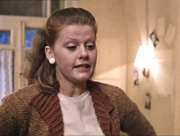 9. Из чего в сериале делала маску Людмила?