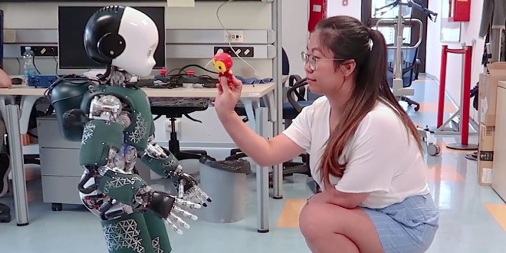 Çocuk Görünümüne Sahip, Sanal Gerçeklik İle Kontrol Edilen İnsansı Robot: iCub