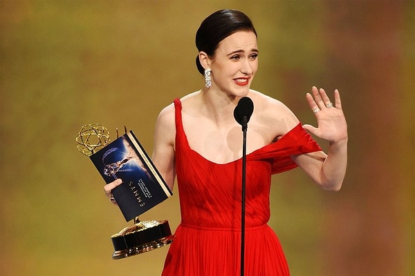 11. Лучшая актриса в комедийном сериале - Рэйчел Броснахэн ("Удивительная миссис Мейзел")