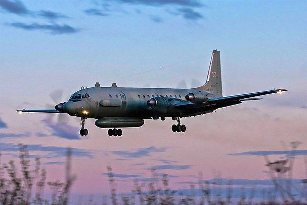 RIA'nın haberine göre IL-20 tipi Rusya uçağı Lazkiye yakınlarındaki hava üssüne inmeye hazırlanıyordu.