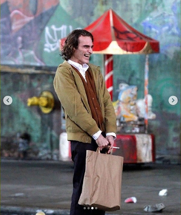 Как вы уже успели заметить, на первых фото не видно привычных атрибутов сумасшедшего клоуна.