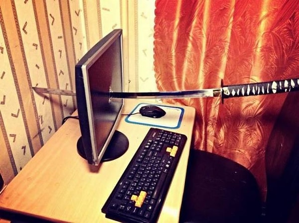 2. Схватка на самурайских мечах закончилась потерями для одной из сторон.