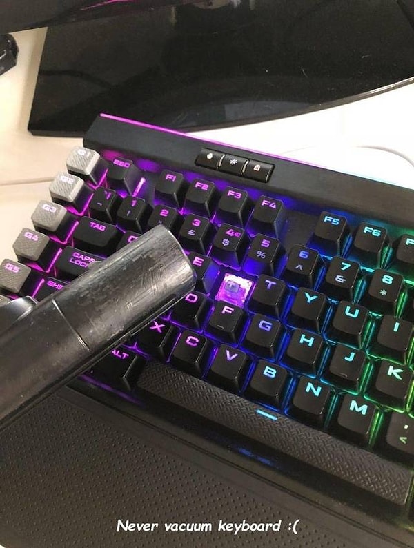 7. Совет дня: не пылесосьте клавиатуру.