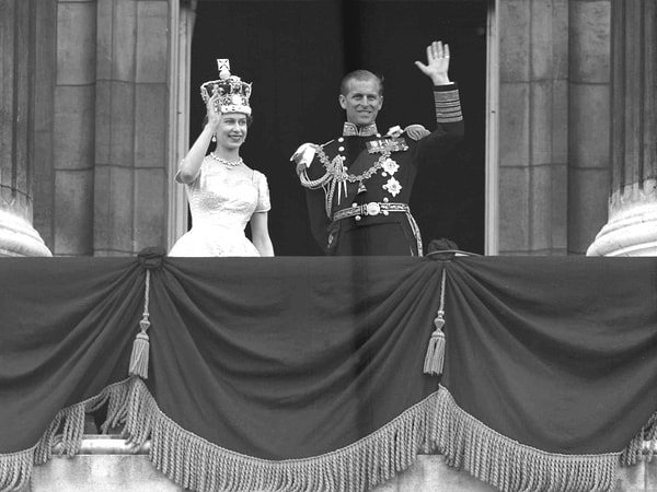 1. После смерти отца Елизавета сразу же приступила к своим королевским обязанностям, но коронация состоялась только в июне 1953 года.