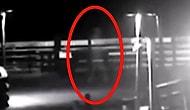 Паре из Северной Каролины удалось заснять на видео мужчину-призрака, который прогуливался по пирсу во время урагана "Флоренс"