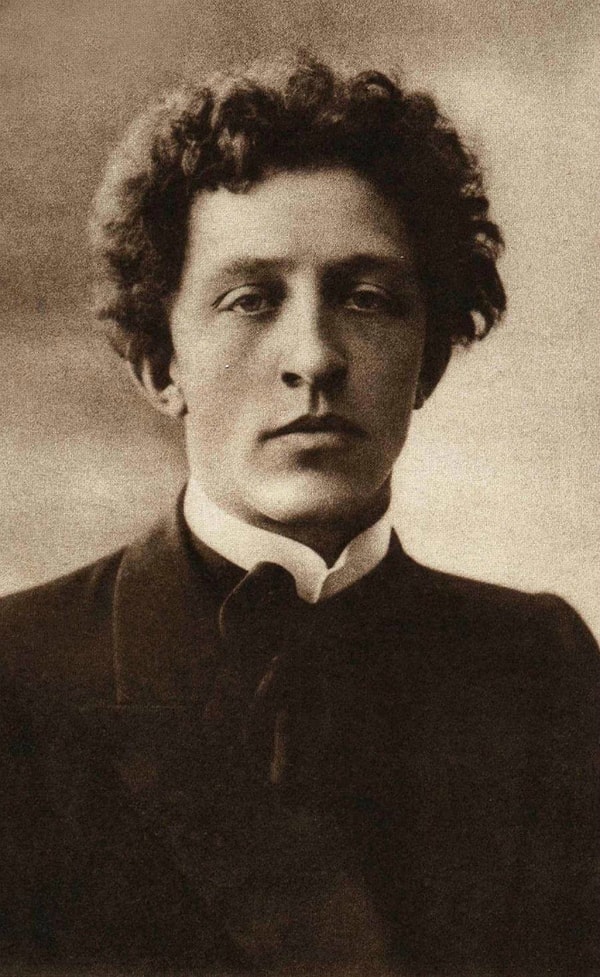 8. И, наконец, какое отчество носил Александр Блок?