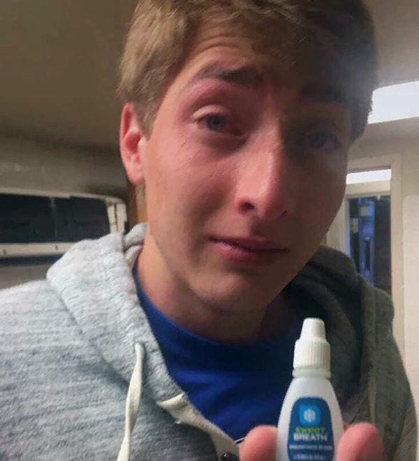 3. "Думал, что это капли для глаз. Оказалось, это мятный спрей для дыхания"