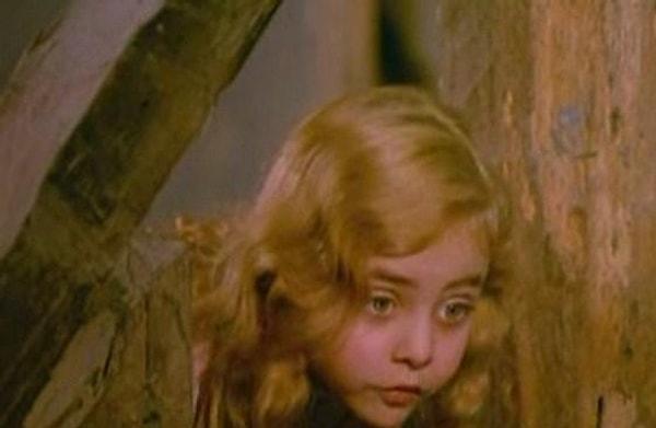13. Minik Cadı filminden tanıdığımız bu sevimli kız kocaman oldu. Belki tanıyorsunuzdur kim olduğunu...